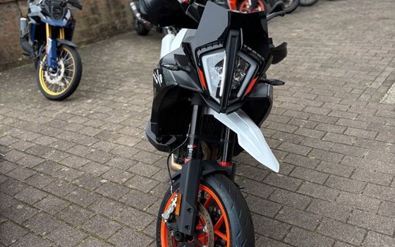Gebrauchtmotorrad KTM 890 SMT - Bild 2