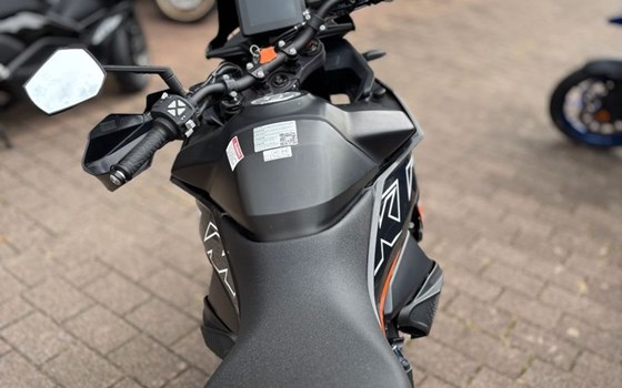 Gebrauchtmotorrad KTM 890 SMT - Bild 5