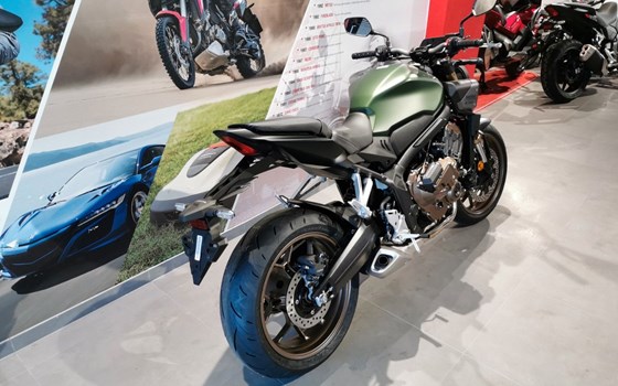 Neufahrzeug Honda CB650R E-Clutch - Bild 3
