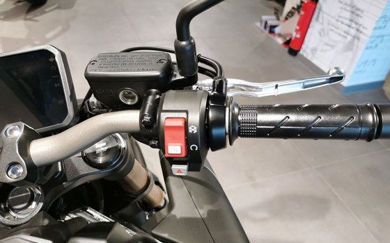 Neufahrzeug Honda CB650R E-Clutch - Bild 8