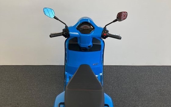 Neufahrzeug Vespa GTS 125 Super Sport - Bild 9 Neufahrzeug Vespa GTS 125 Super Sport - Bild 9