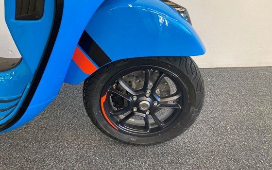 Neufahrzeug Vespa GTS 125 Super Sport - Bild 6 Neufahrzeug Vespa GTS 125 Super Sport - Bild 6