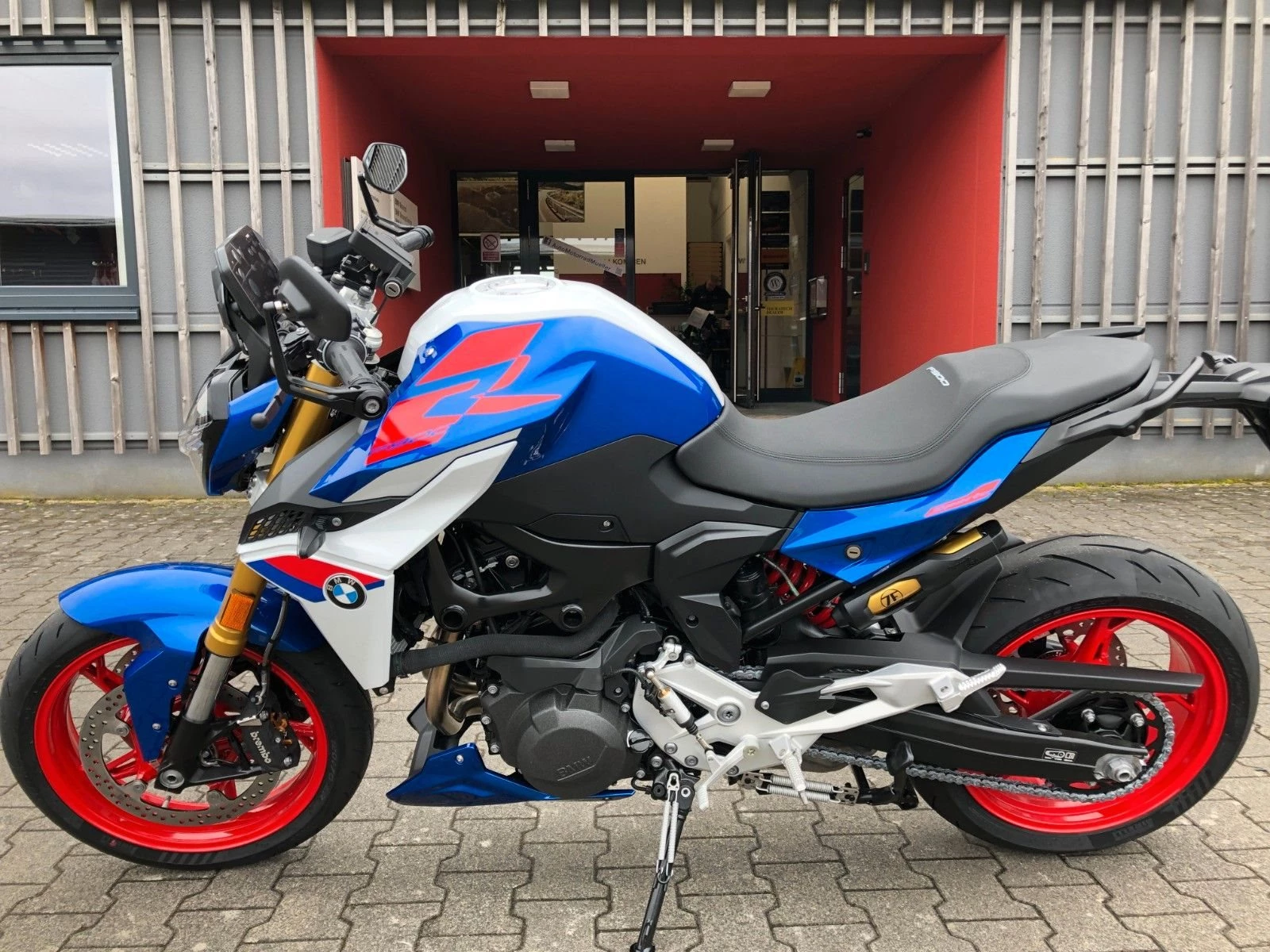 BMW F 900 R