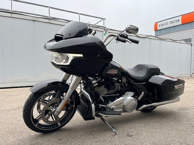 Harley-Davidson Road Glide FLTRX (Vivid Black/Chrome Finish) - Bild 10
