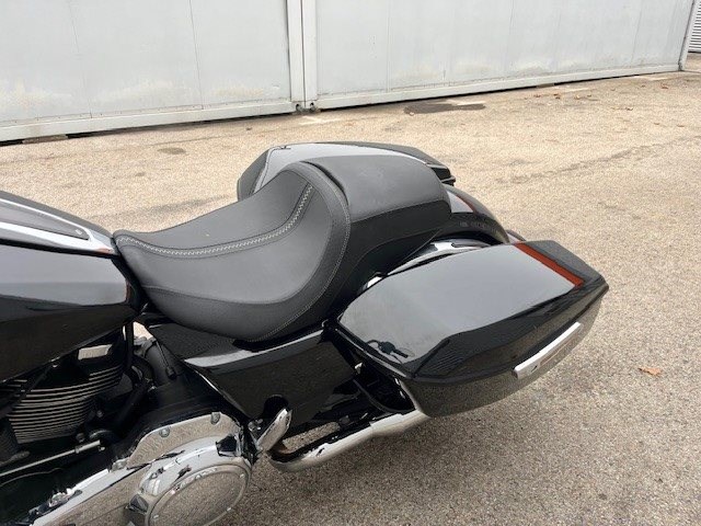 Harley-Davidson Road Glide FLTRX (Vivid Black/Chrome Finish) - Bild 11