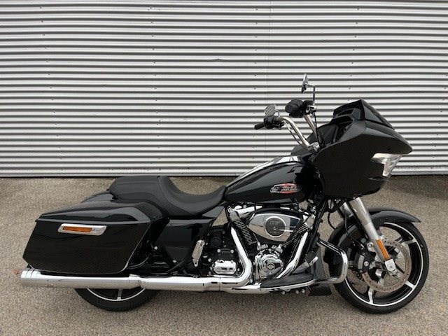 Harley-Davidson Road Glide FLTRX (Vivid Black/Chrome Finish) - Bild 2
