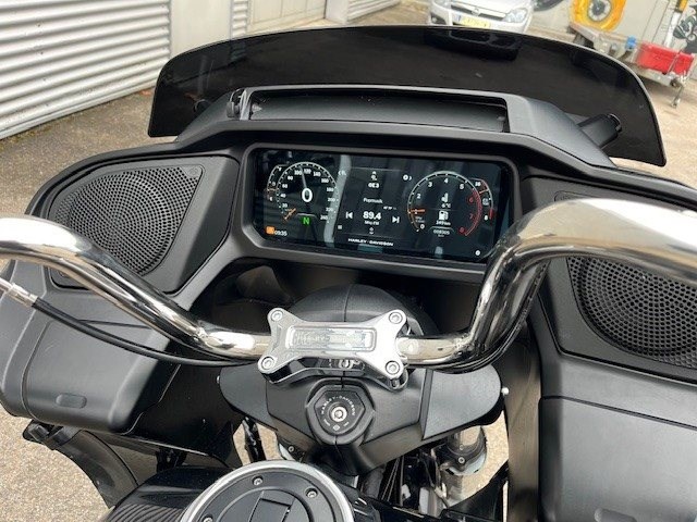 Harley-Davidson Road Glide FLTRX (Vivid Black/Chrome Finish) - Bild 4
