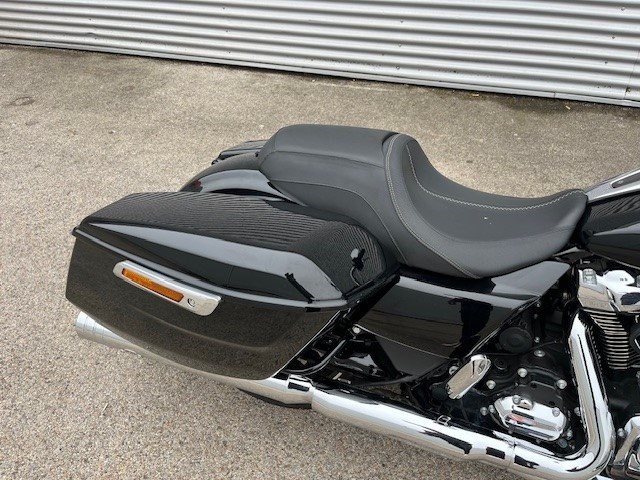Harley-Davidson Road Glide FLTRX (Vivid Black/Chrome Finish) - Bild 5