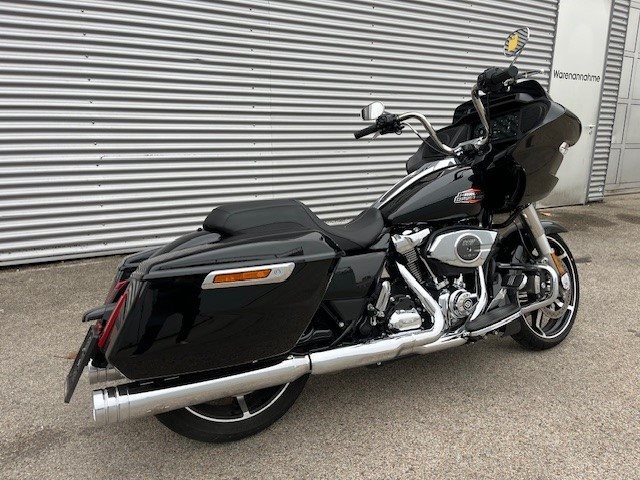 Harley-Davidson Road Glide FLTRX (Vivid Black/Chrome Finish) - Bild 6