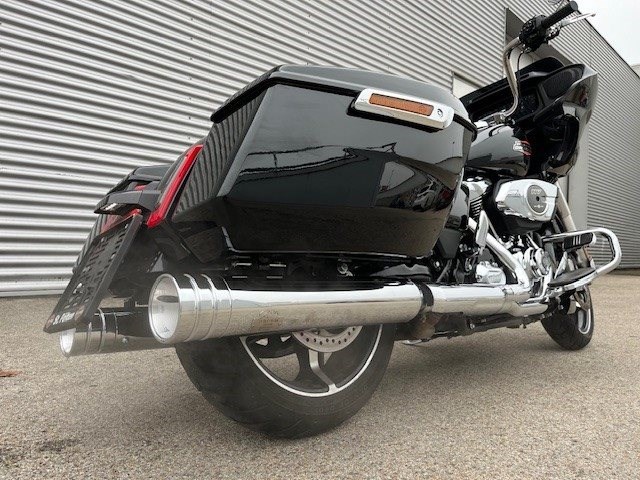 Harley-Davidson Road Glide FLTRX (Vivid Black/Chrome Finish) - Bild 7