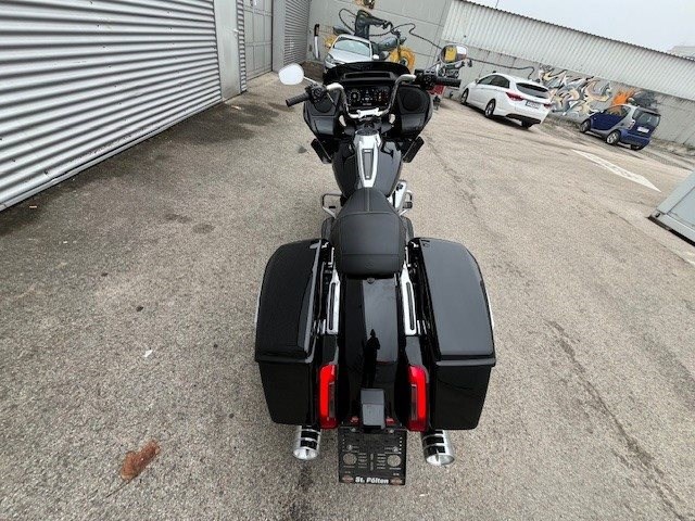 Harley-Davidson Road Glide FLTRX (Vivid Black/Chrome Finish) - Bild 8
