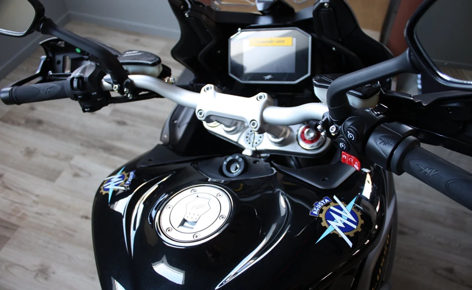 Angebot MV Agusta Turismo Veloce 800 Lusso SCS Bild 8: Angebot MV Agusta Turismo Veloce 800 Lusso SCS
