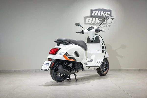 Vespa GTS 125 Super Sport (Bianco Innocente) - Bild 2