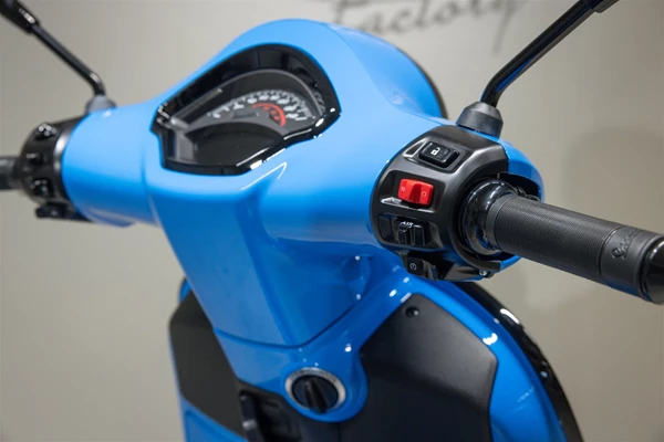 Vespa GTS 125 Super Sport (Blu Eclettico) - Bild 6
