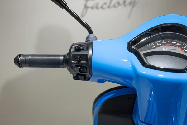 Vespa GTS 125 Super Sport (Blu Eclettico) - Bild 7