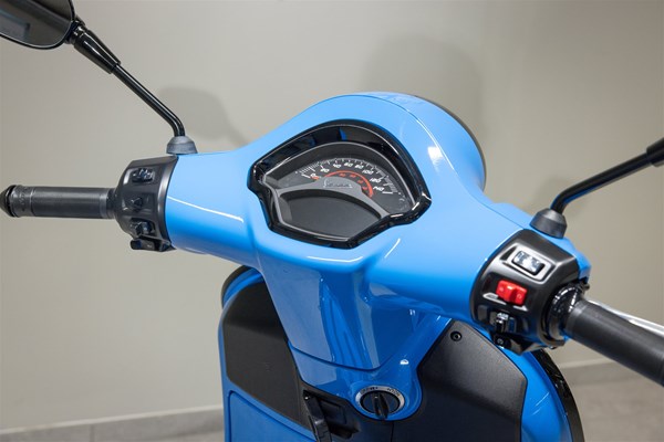 Vespa GTS 125 Super Sport (Blu Eclettico) - Bild 9
