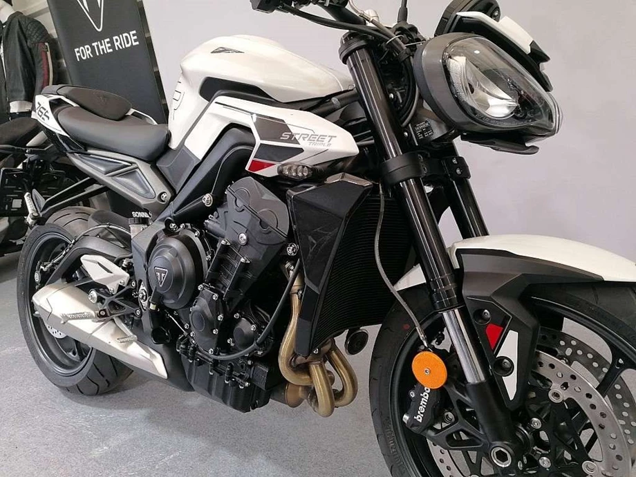 Angebot Triumph Street Triple 765 R Bild 2: Angebot Triumph Street Triple 765 R