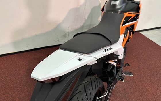 Neufahrzeug KTM 125 SMC R - Bild 9