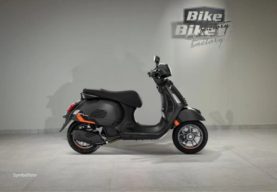 Vespa GTS 125 Super Sport (Nero Convinto Matt)