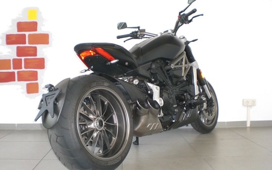 Gebrauchtmotorrad Ducati Diavel Carbon - Bild 3