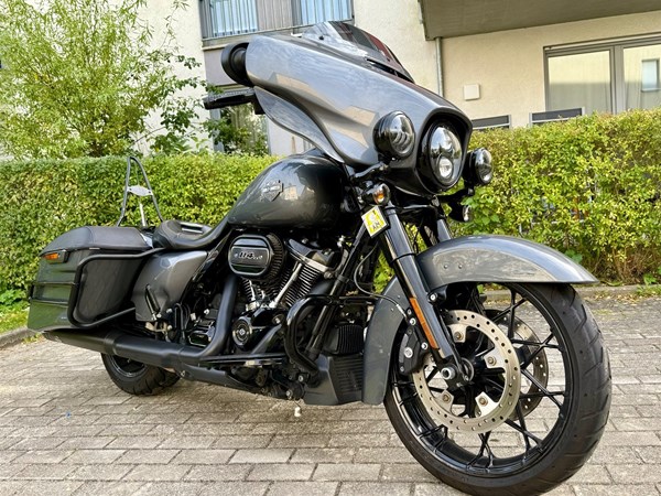 Gebrauchtmotorrad Harley-Davidson Touring Street Glide Special FLHXS