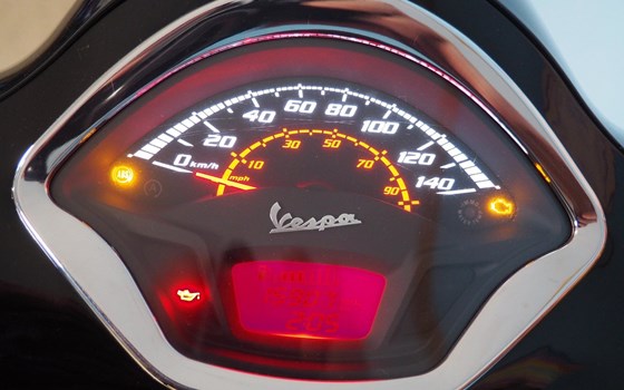Gebrauchtmotorrad Vespa GTS 300 i.e. Super - Bild 3 Gebrauchtmotorrad Vespa GTS 300 i.e. Super - Bild 3