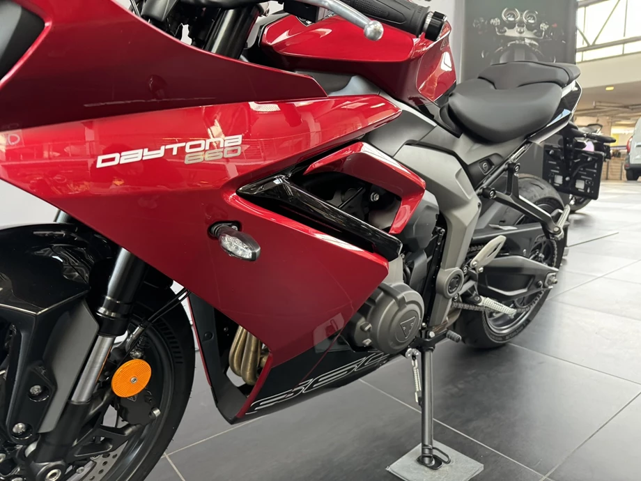 Angebot Triumph Daytona 660 Bild 9: Angebot Triumph Daytona 660
