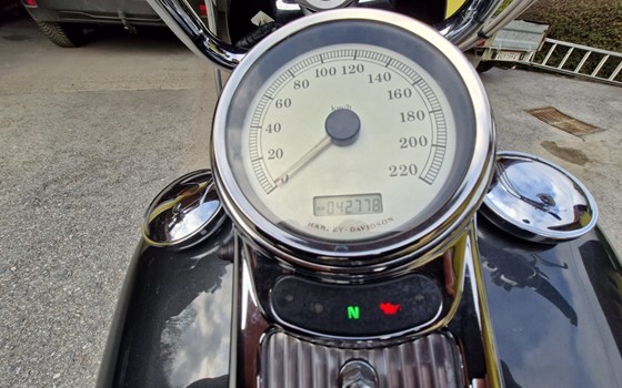 Gebrauchtmotorrad Harley-Davidson Road King Custom FLHRS - Bild 4 Gebrauchtmotorrad Harley-Davidson Road King Custom FLHRS - Bild 4