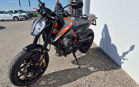 Gebrauchtmotorrad KTM 890 Duke R - Bild 9 Gebrauchtmotorrad KTM 890 Duke R - Bild 9