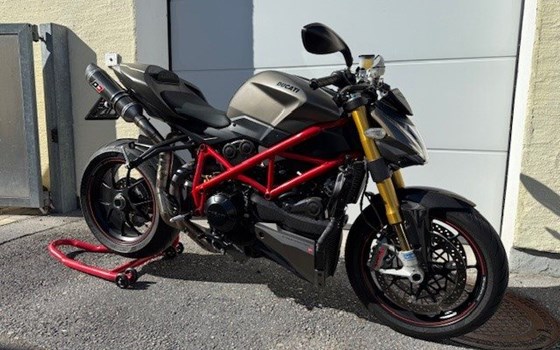 Gebrauchtmotorrad Ducati Streetfighter S - Bild 3 Gebrauchtmotorrad Ducati Streetfighter S - Bild 3