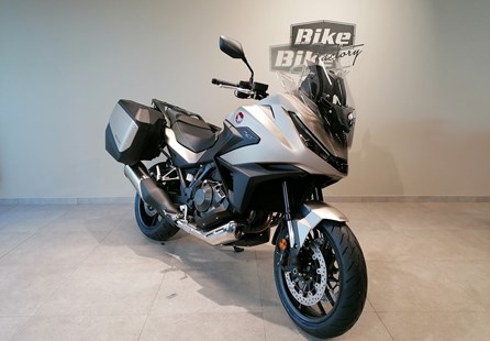 Honda NT1100 (Warm Ash Metallic)