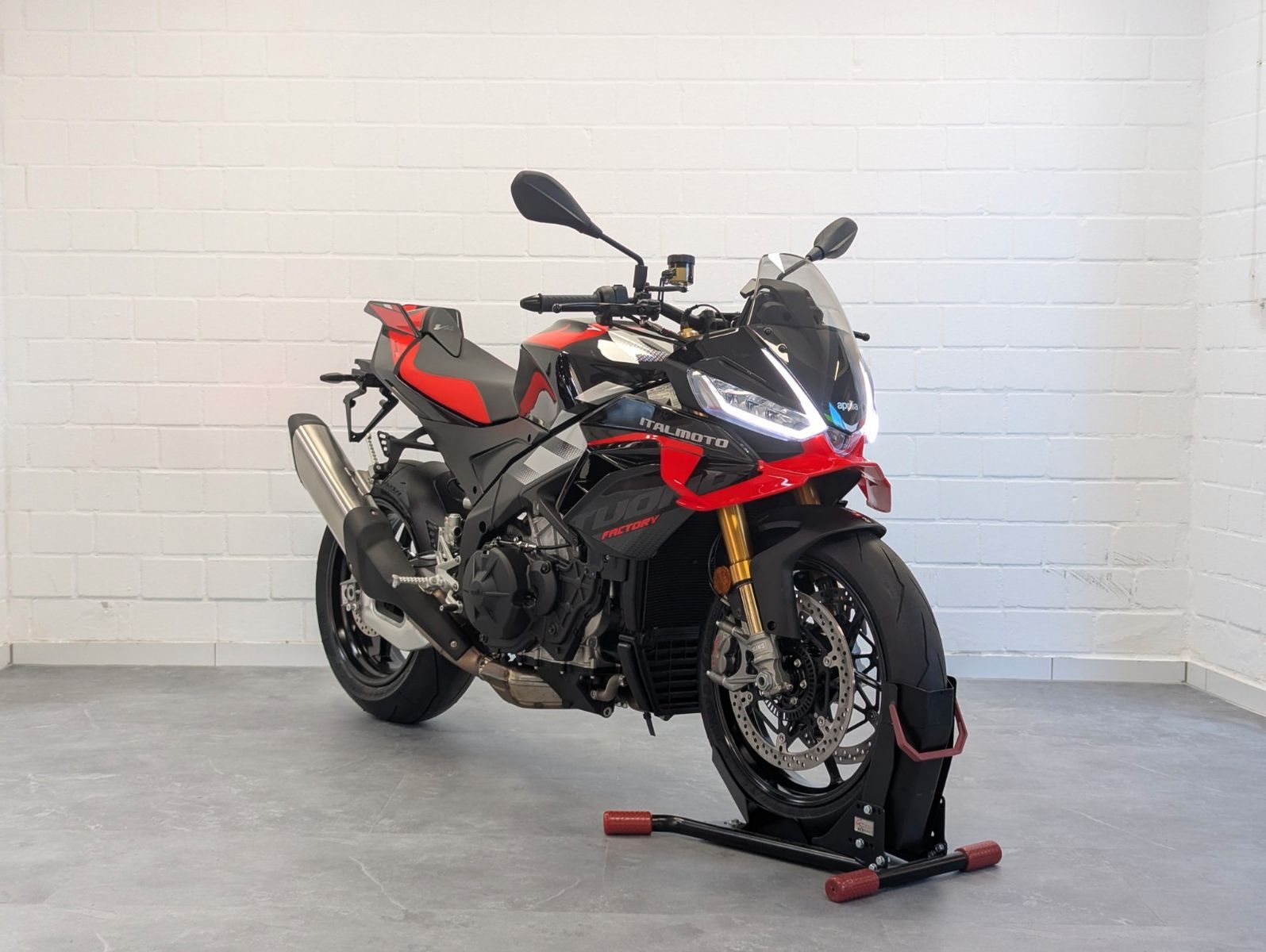 Aprilia Tuono V4 1100 Factory 
