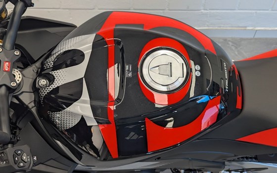 Neufahrzeug Aprilia Tuono V4 1100 Factory - Bild 10