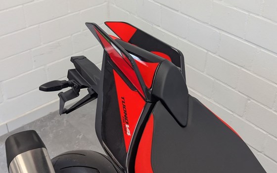 Neufahrzeug Aprilia Tuono V4 1100 Factory - Bild 12