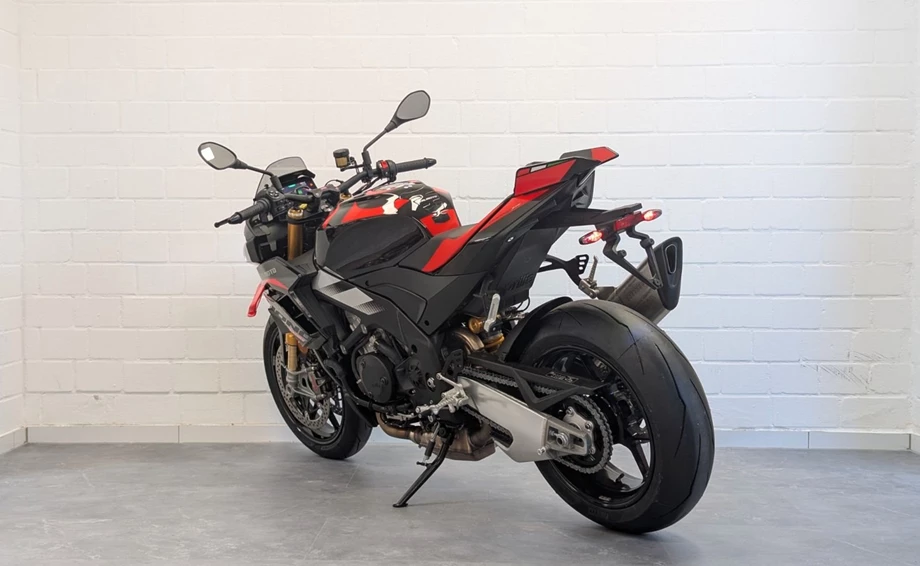 Angebot Aprilia Tuono V4 1100 Factory Bild 4: Angebot Aprilia Tuono V4 1100 Factory