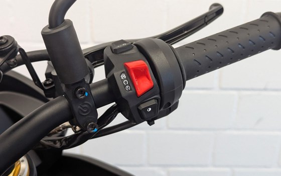 Neufahrzeug Aprilia Tuono V4 1100 Factory - Bild 8