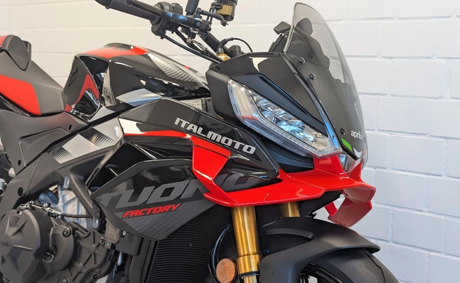 Angebot Aprilia Tuono V4 1100 Factory Bild 9: Angebot Aprilia Tuono V4 1100 Factory