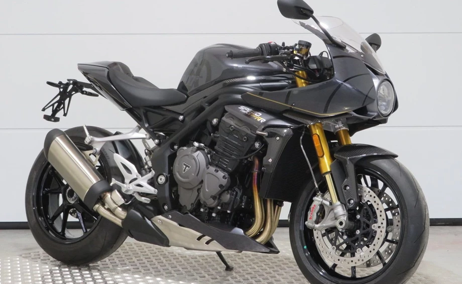 Angebot Triumph Speed Triple 1200 RR James Bond Edition Bild 3: Angebot Triumph Speed Triple 1200 RR James Bond Edition