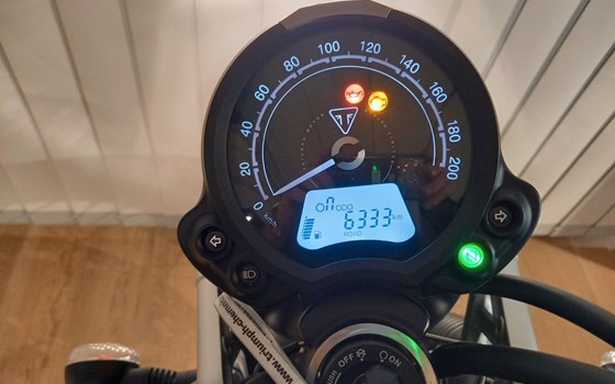 Gebrauchtmotorrad Triumph Street Scrambler - Bild 11