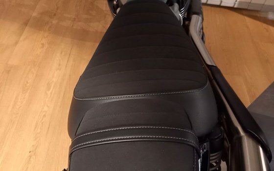 Gebrauchtmotorrad Triumph Street Scrambler - Bild 9