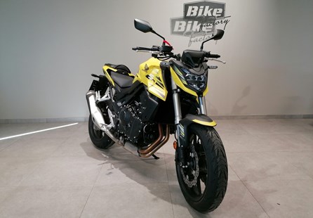Honda CB750 Hornet (Matt Goldfinch Yellow)