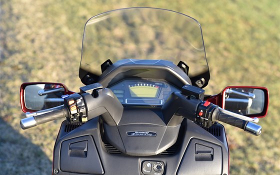 Gebrauchtmotorrad Suzuki Burgman 650 Executive - Bild 6 Gebrauchtmotorrad Suzuki Burgman 650 Executive - Bild 6