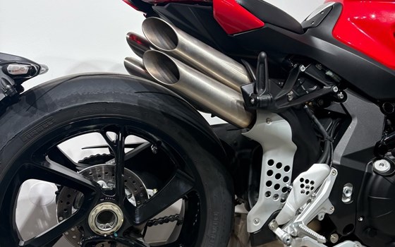 Gebrauchtmotorrad MV Agusta Brutale 1000 RS - Bild 5 Gebrauchtmotorrad MV Agusta Brutale 1000 RS - Bild 5