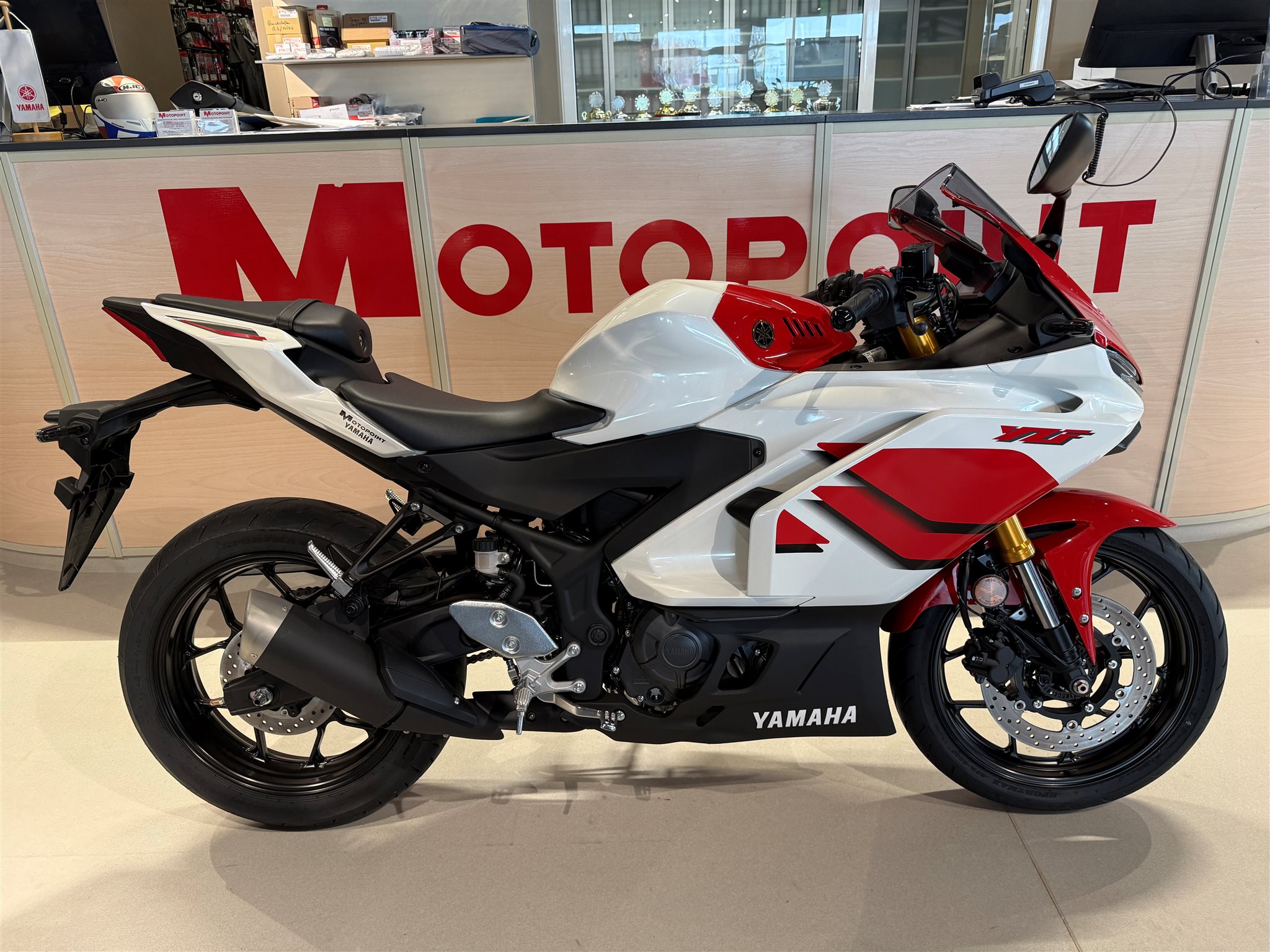 Yamaha R3