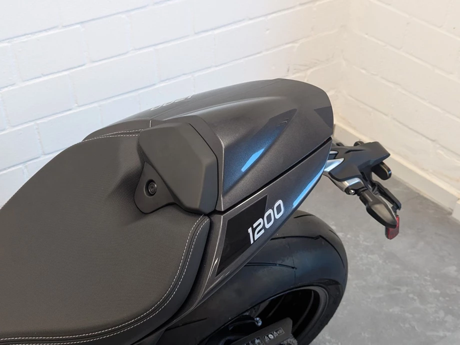 Angebot Triumph Speed Triple 1200 RS Bild 10: Angebot Triumph Speed Triple 1200 RS
