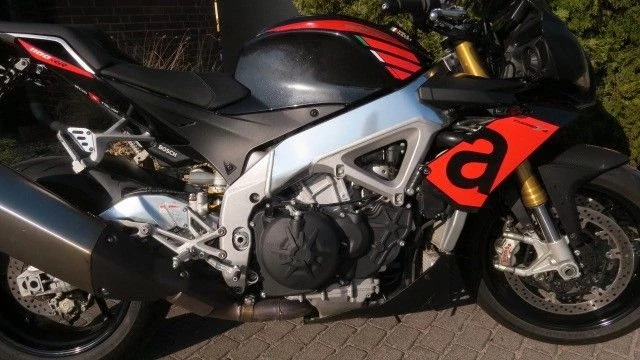Angebot Aprilia Tuono V4 1100 RR Bild 2: Angebot Aprilia Tuono V4 1100 RR