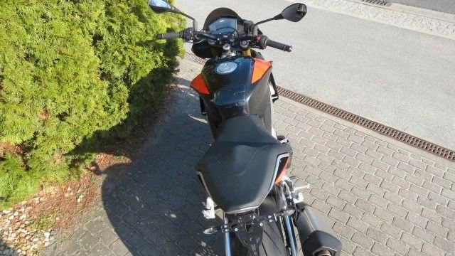 Angebot Aprilia Tuono V4 1100 RR Bild 5: Angebot Aprilia Tuono V4 1100 RR