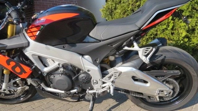 Angebot Aprilia Tuono V4 1100 RR Bild 9: Angebot Aprilia Tuono V4 1100 RR