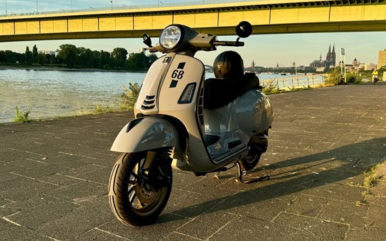 Gebrauchtmotorrad Vespa GTS 300 hpe Super Tech - Bild 1