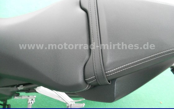 Neufahrzeug Honda CB650R E-Clutch - Bild 13